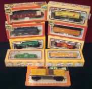 H0 Gauge Life Like Train Rolling Stock: To include 8516 Tank car, 8484 Box car, 0852 Tank car, 08510