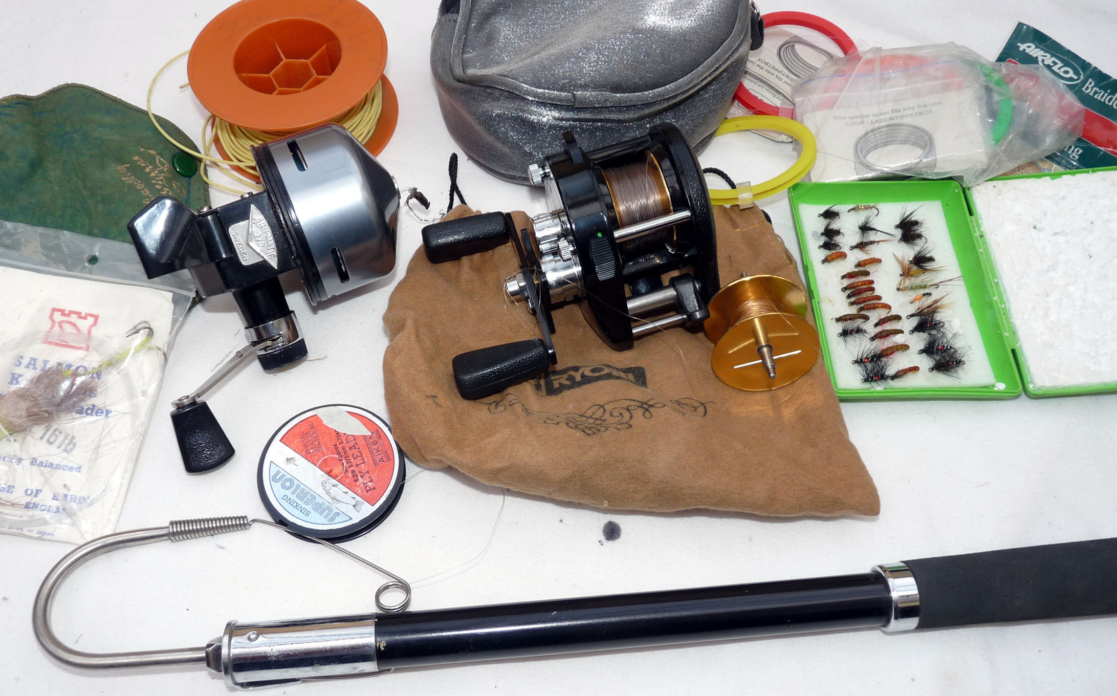 REELS (2) & ACCESSORIES: Ryobi AD5000V bait casting multiplier reel, RHW, level wind, free spool and