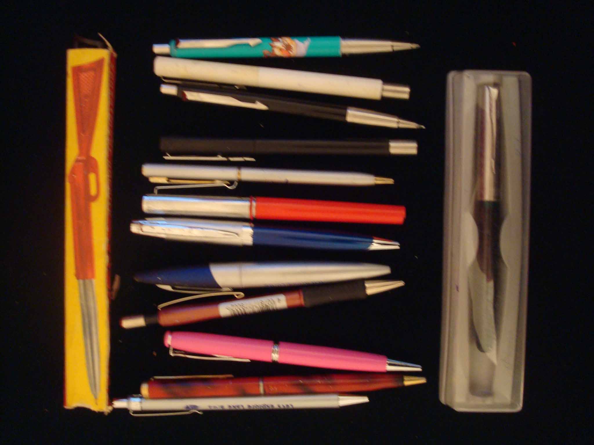 Selection of Parker Pens: To include 2 Fountain Pens and 4 Ball Points Pens and others 14 in total