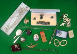 Selection of various Costume Jewellery: To include; necklaces, brooches and other, Jetique brooch,