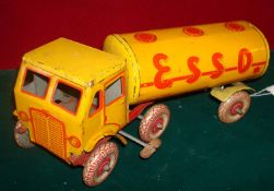 Mettoy tinplate clockwork Esso Tanker – Articulated Vehicle: Has yellow cab and tank, red chassis