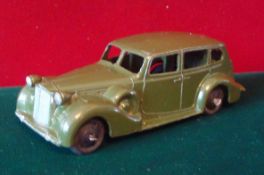 Dinky Toys 39a Packard Super 8 Tourer: Olive Green, Silver Radiator and Black Hubs (G)