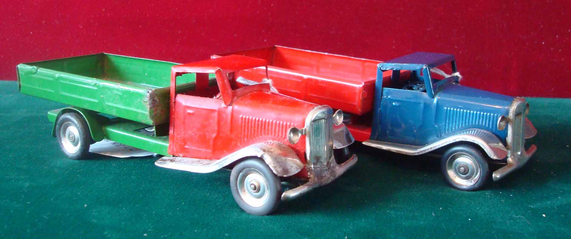 Triang Minic No.10M Delivery Lorry: Blue standard cab, brick red chassis and open back, plated