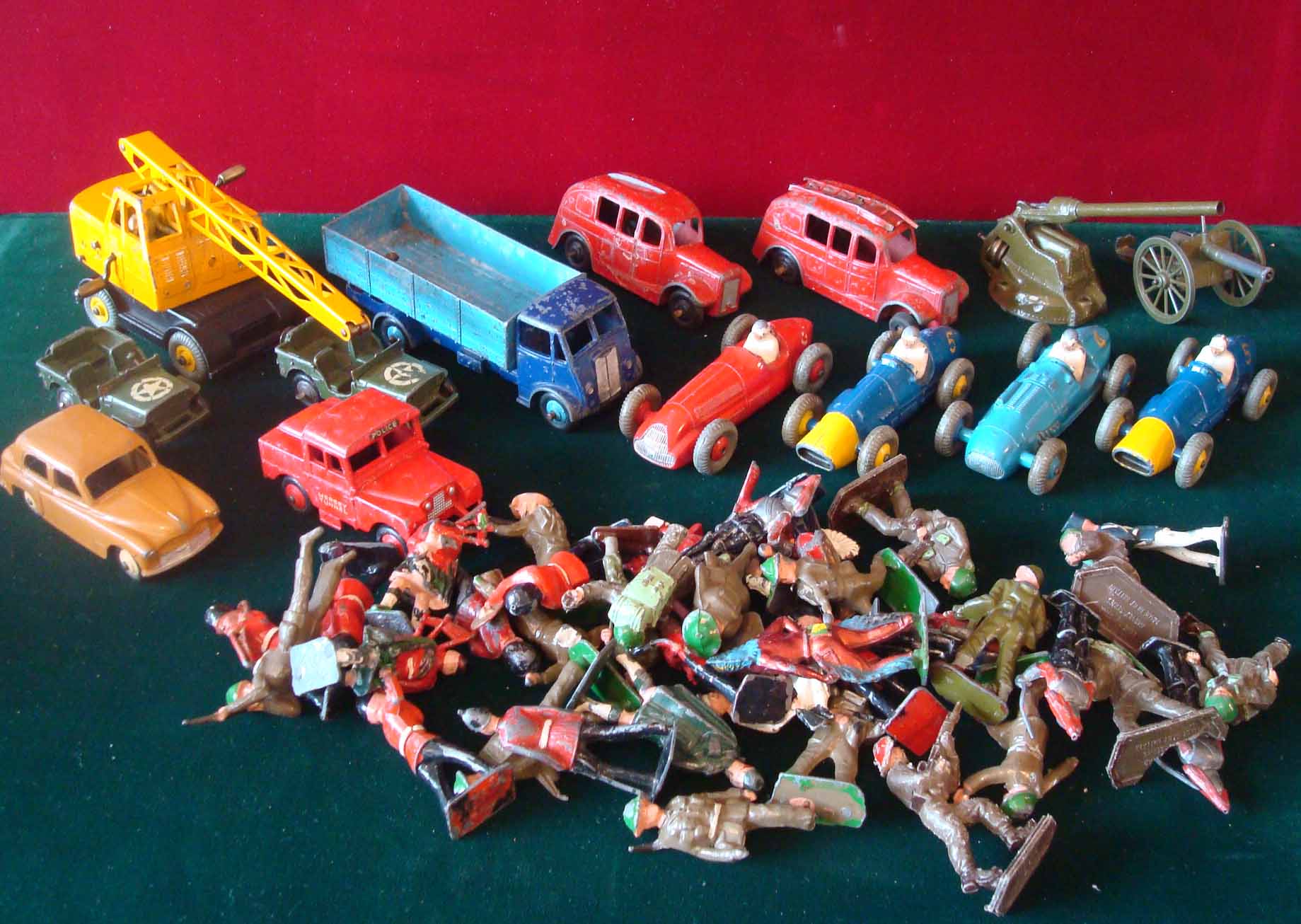 Collection of Dinky Diecast Cars: To include 23f Alfa Romeo, 23k Talbot Lago, 23h Ferrari x2, 255