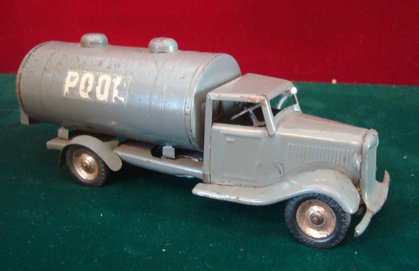 Triang Minic No.78M 4-wheeled " Pool" Wartime Tanker: Scarce example released for a short period