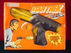 Star Trek Phaser Rocket Gun: Made in England by Lone Star 1974 complete with 2 Sucker Darts housed