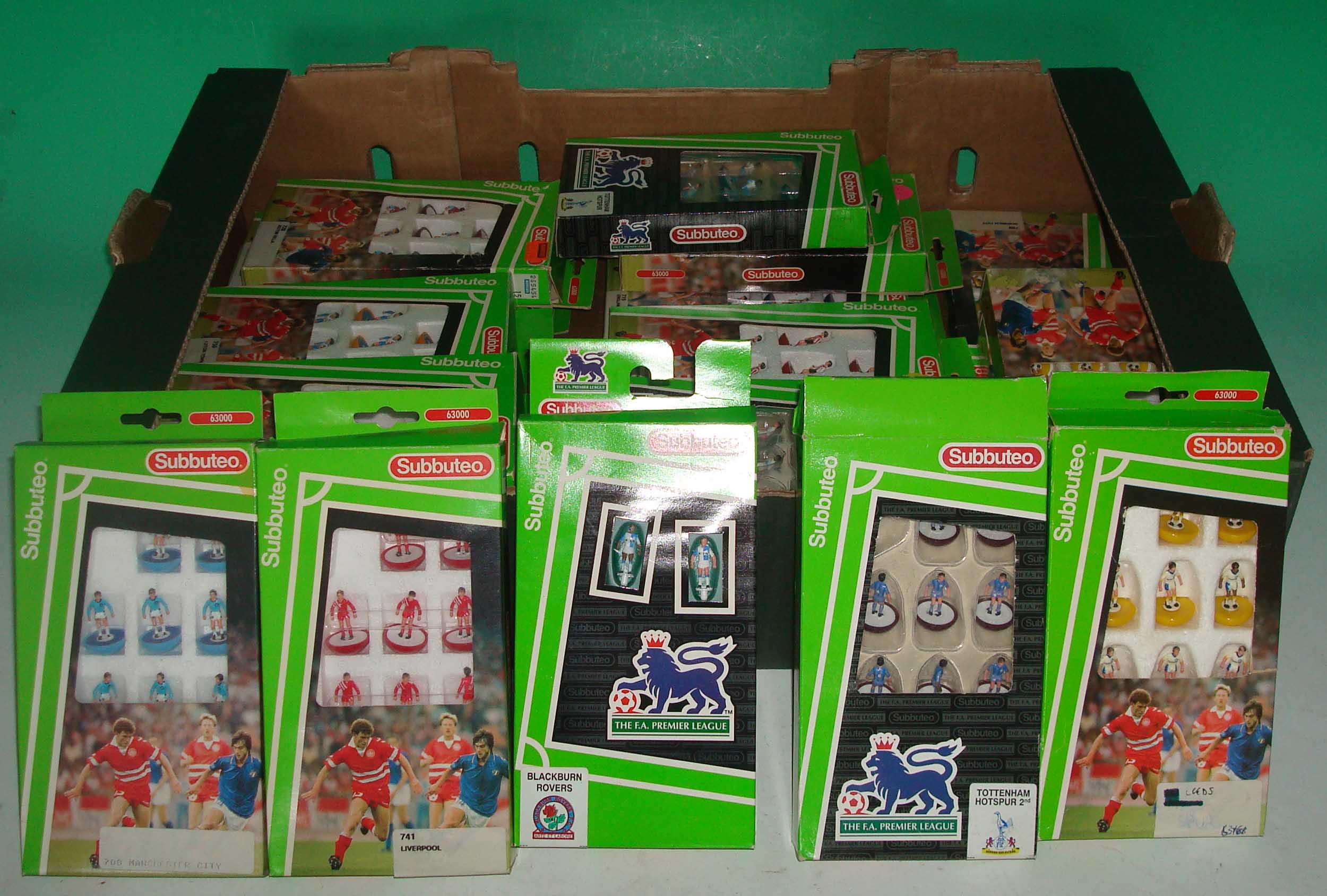 Subbuteo Lightweight Teams Boxed: To consist of Numbers 698 Everton, 777 Nottingham Forest, 813