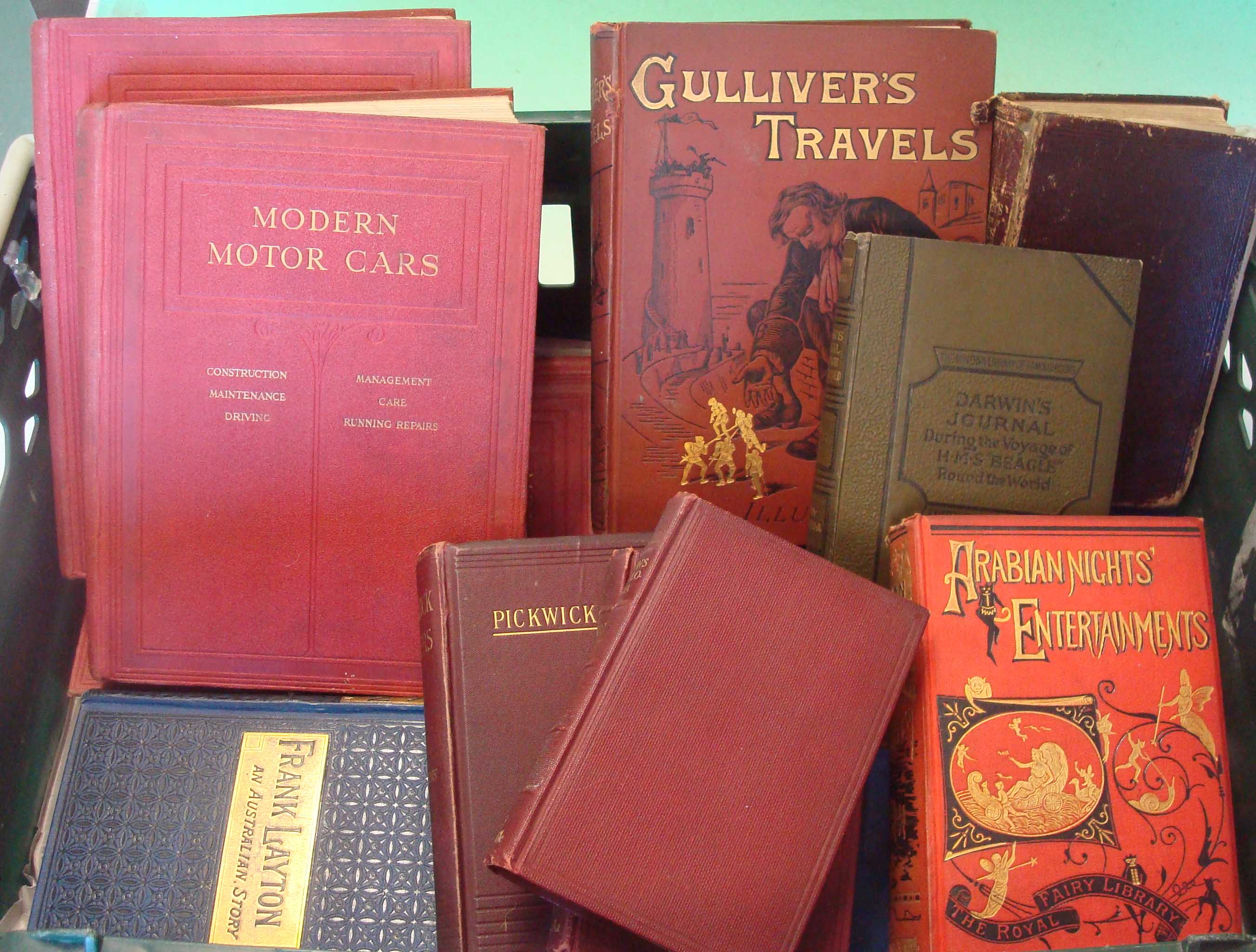 Selection of Various Books: To include Cassell & Co Gullivers Travels, Modern Motor Cars in 3
