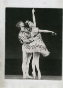 Autograph – Ballet – Dame Margot Fonteyn bw 10x8 showing her in ‘Birthday Offering’ with Rudolf