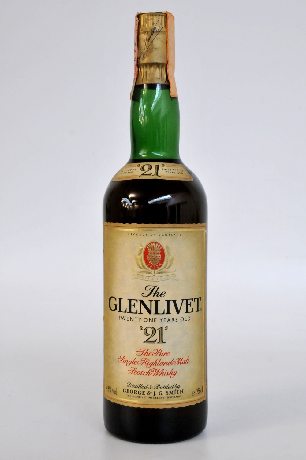 GLENLIVET 21YO OB 1980s
1 bottle Glenlivet 21yo OB 1980s. 75cl. 43%. Level at base of neck.