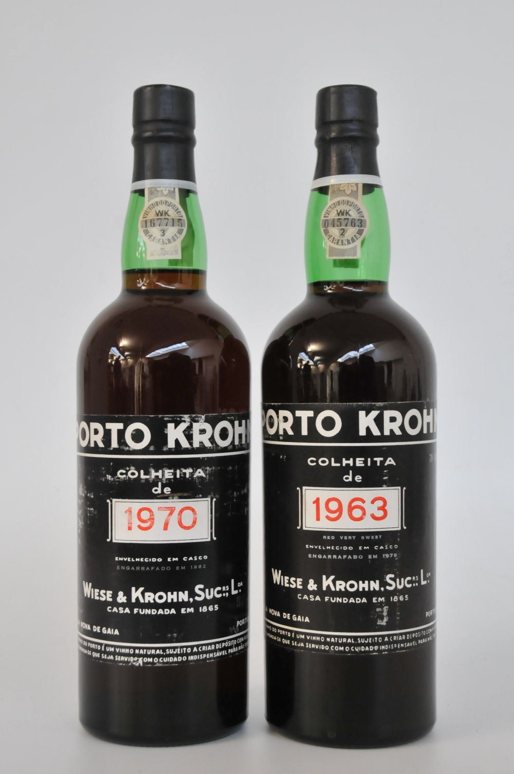 TWO VINTAGE PORTS
1 bottle Porto Krohn 1963. Level in neck. 1 bottle Poto Krohn 1970. Level in neck.