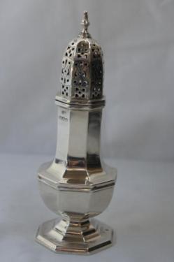 GV silver sugar shaker in the Georgian style. Sheffield 1934. Maker: Edward Viner. 4.5 ozt.