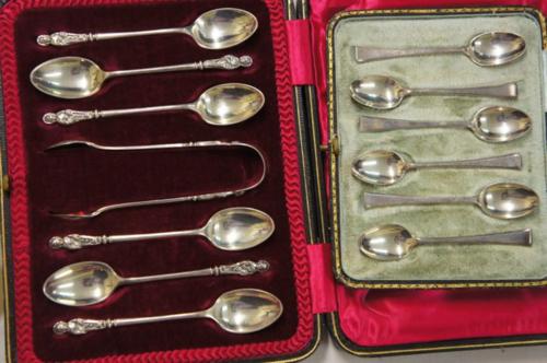 Set of GV silver Apostle top teaspoons and tongs. Sheffield 1911. (cased) together with a set of