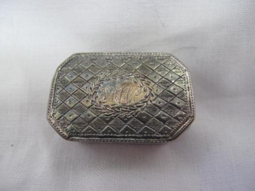 GIII silver vinaigrette of octagonal form, chequer board decoration. London 1800. Maker: Thomas