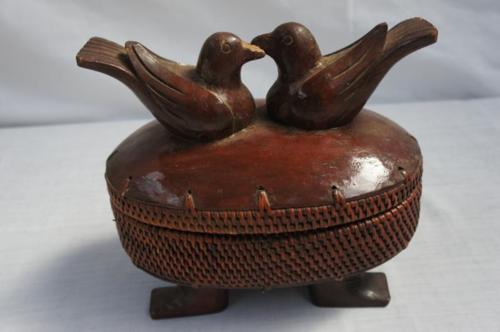 Binali box of oval form made from wood and rattan with nesting birds to top, on four feet. Length 10
