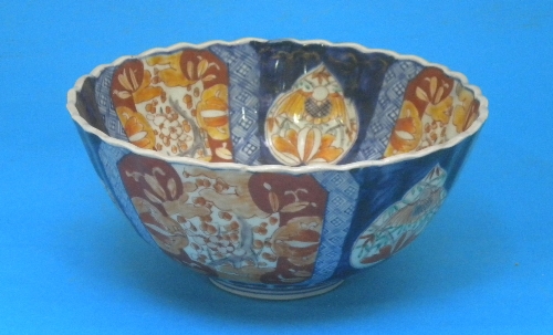 A Japanese Imari fruit bowl, 25cm.