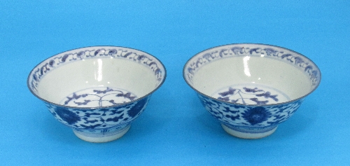 Two Chinese blue and white porcelain bowls, with seal marks to base, 17cm.