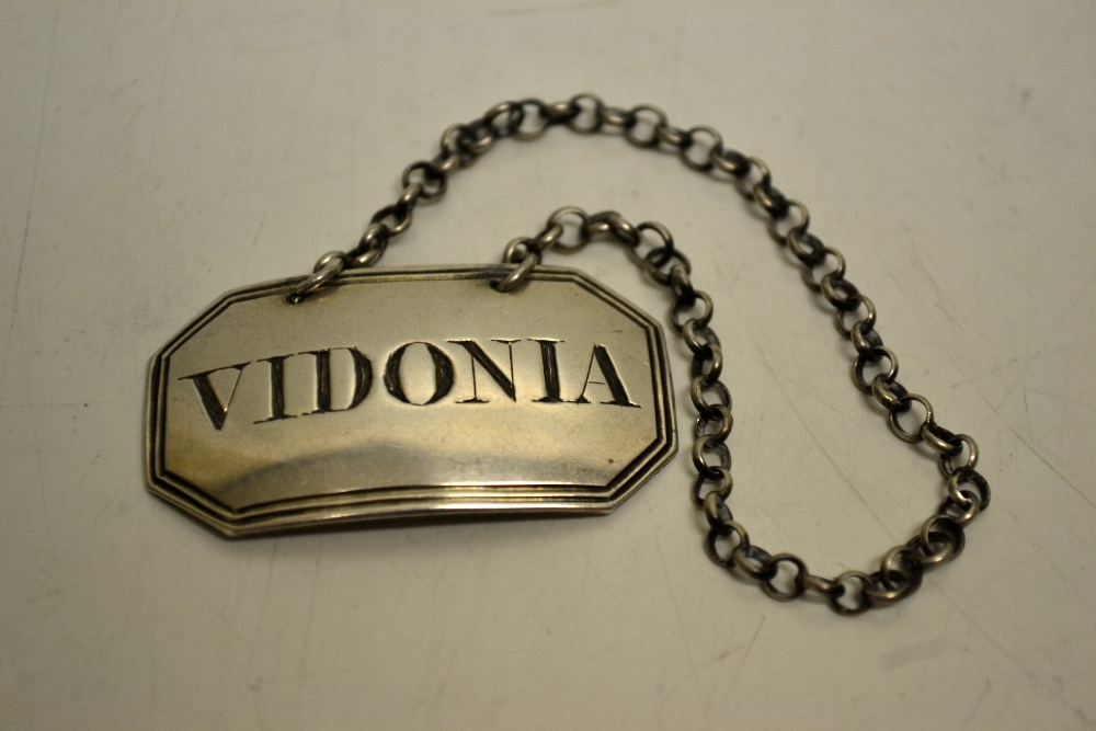 A George III silver rectangular decanter label for Vidonia. Maker T.E. & J. Phipps. London 1804 with