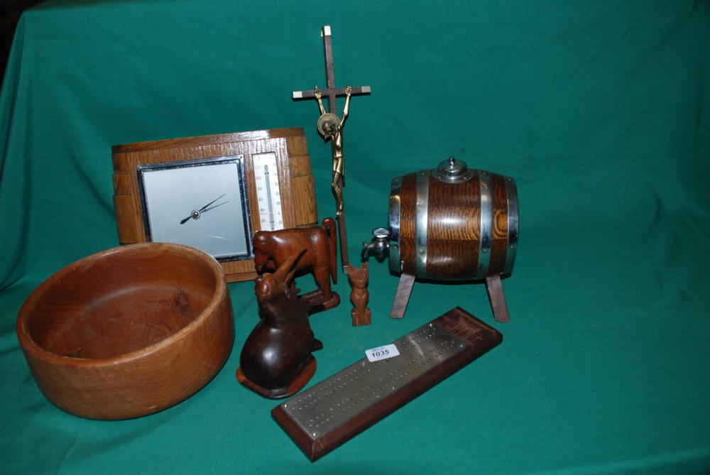 A quantity of Treen incl. Fruit Bowl, Cribbage board, barrel, barometer, etc.