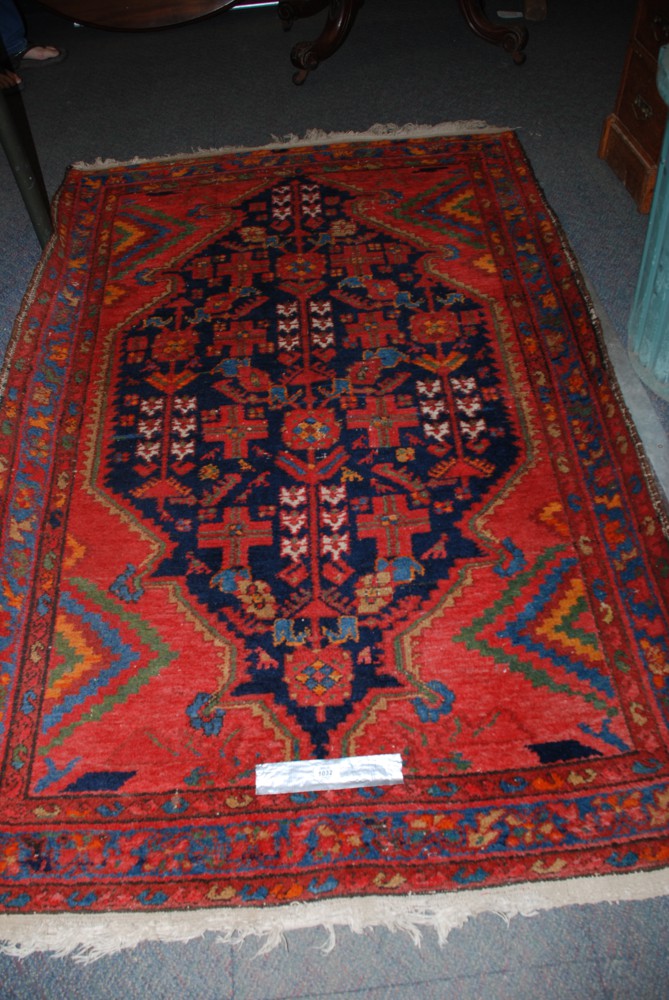 An antique Persian hand knotted large Rug approx 6' 8'' x 4' 4''