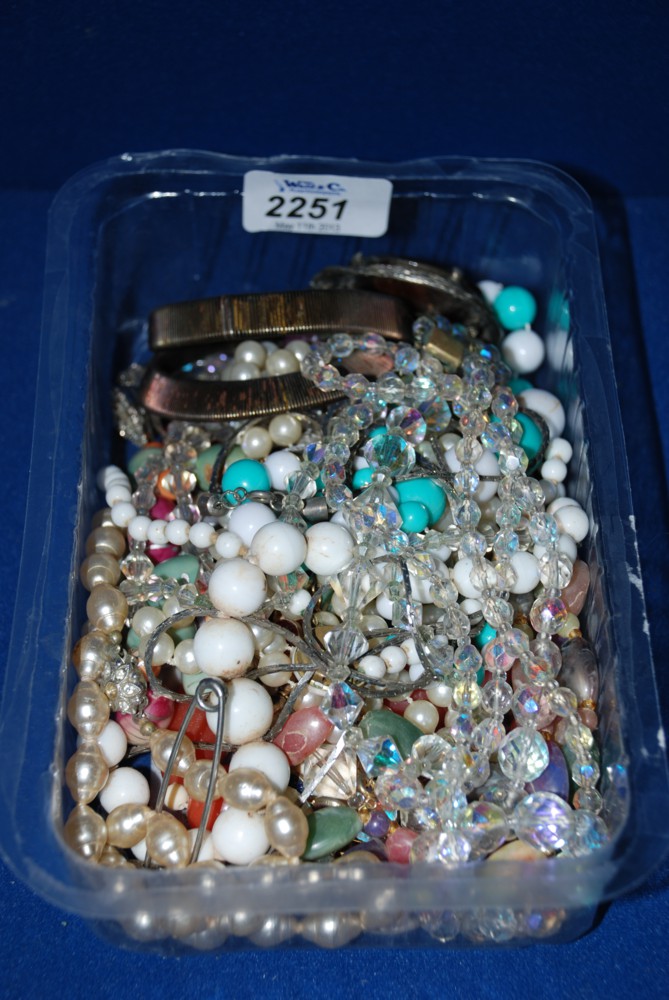 A quantity of costume Jewellery incl. Rhinestone necklaces, Pearls, etc.