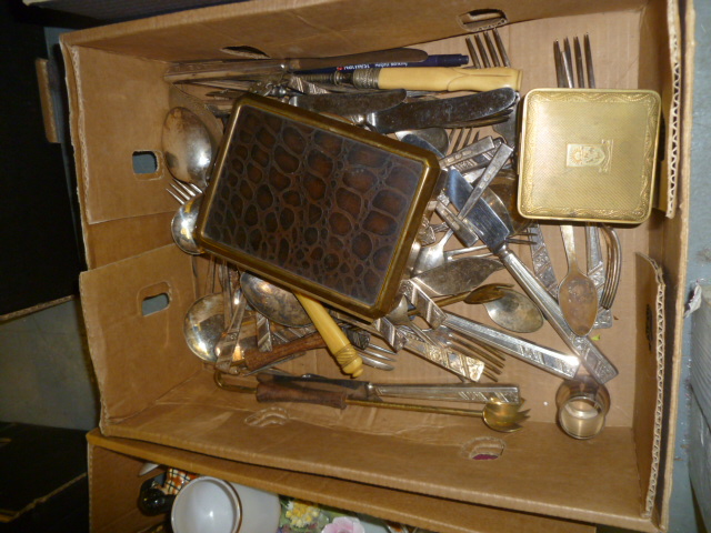 AN ASSORTMENT OF METAL WARE