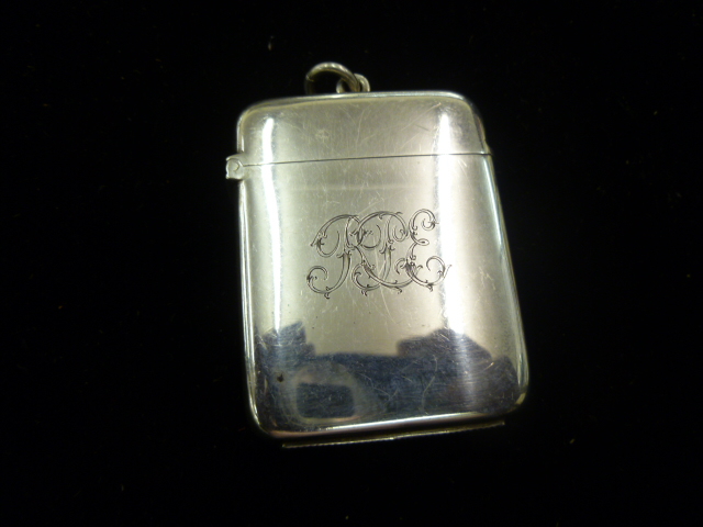 A LARGE HALLMARKED STERLING SILVER VESTA CASE