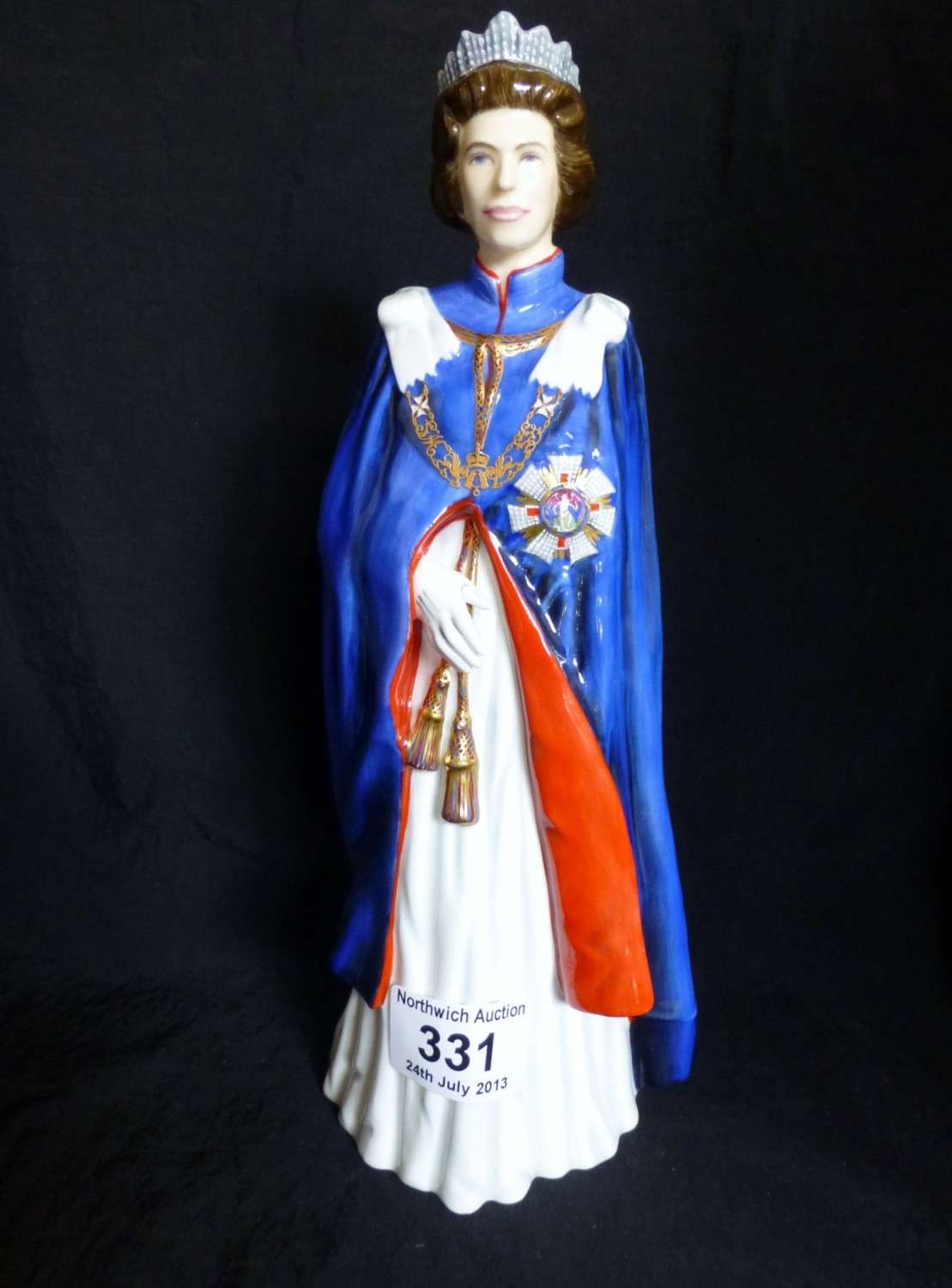 Limited edition boxed Royal Doulton Her Majesty Queen Elizabeth II, HN2878 No 339 / 2500