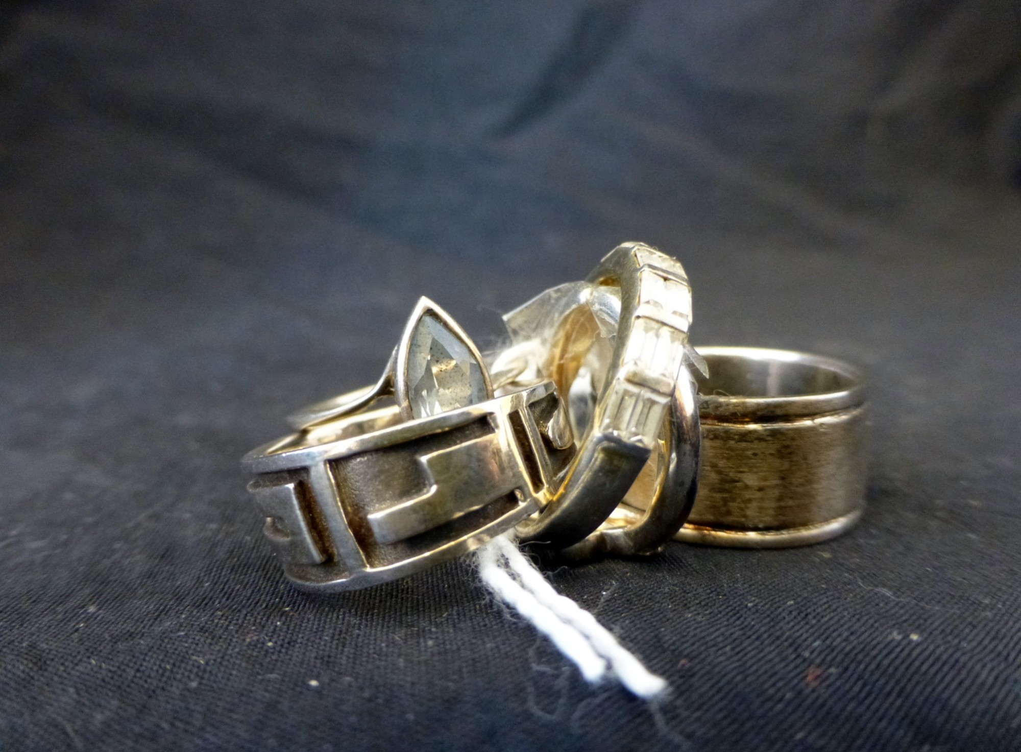 Five sterling silver rings  AS5