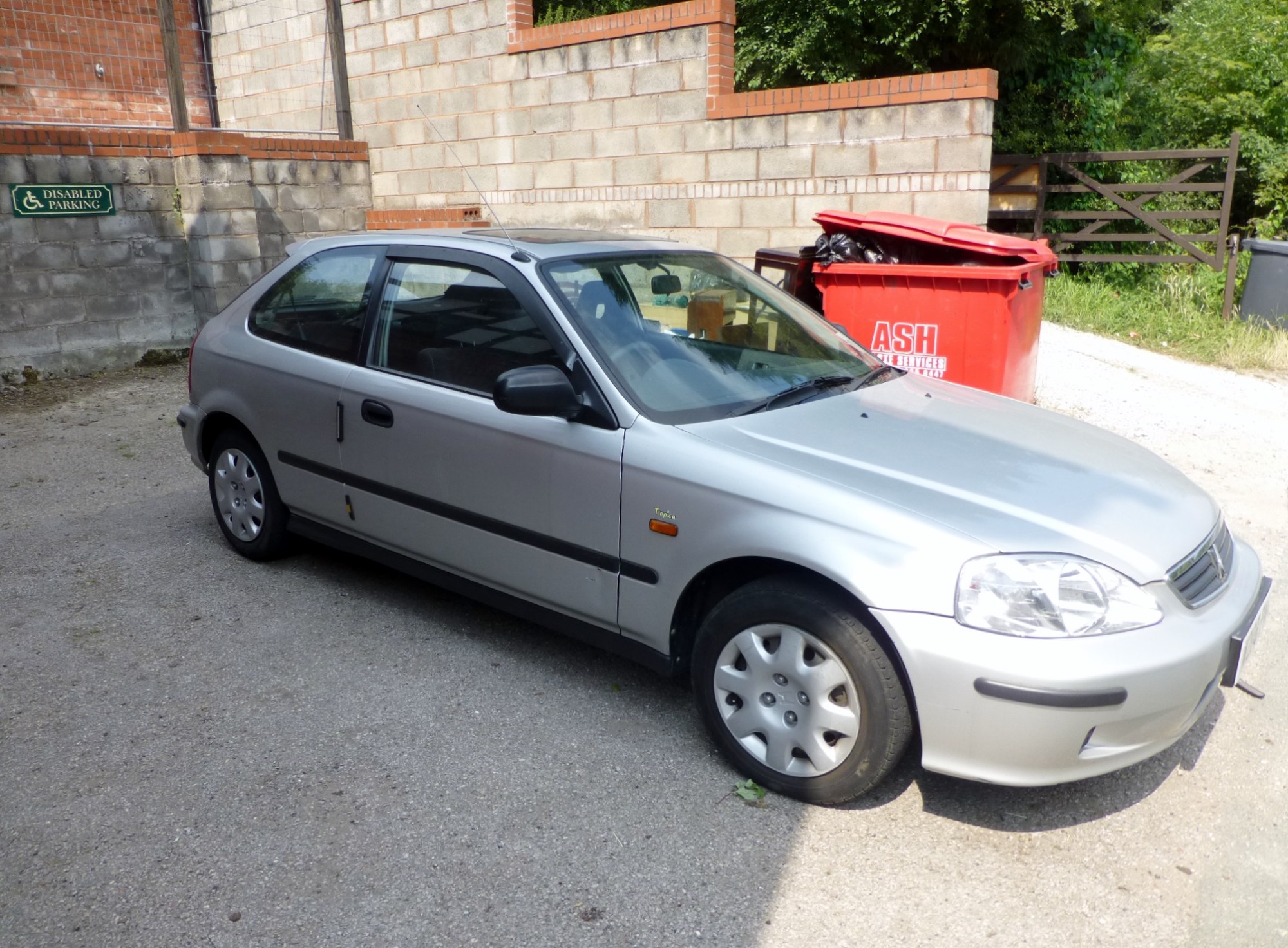 Honda Civic Tropica, W reg, silver, 1.4i petrol engine, 12 months M.O.T, 26,000 genuine miles, 2