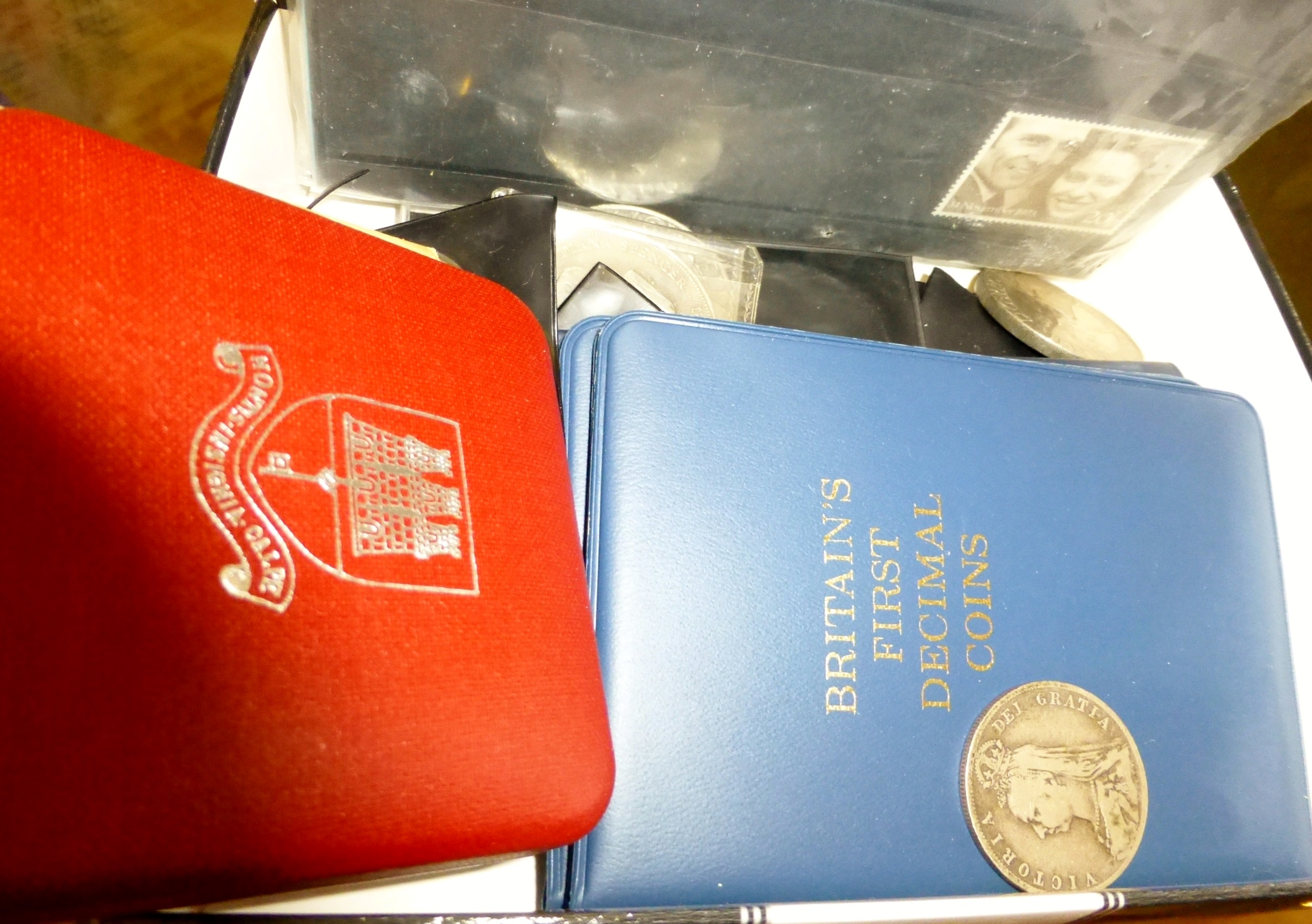 Small quantity of English coinage and first day covers