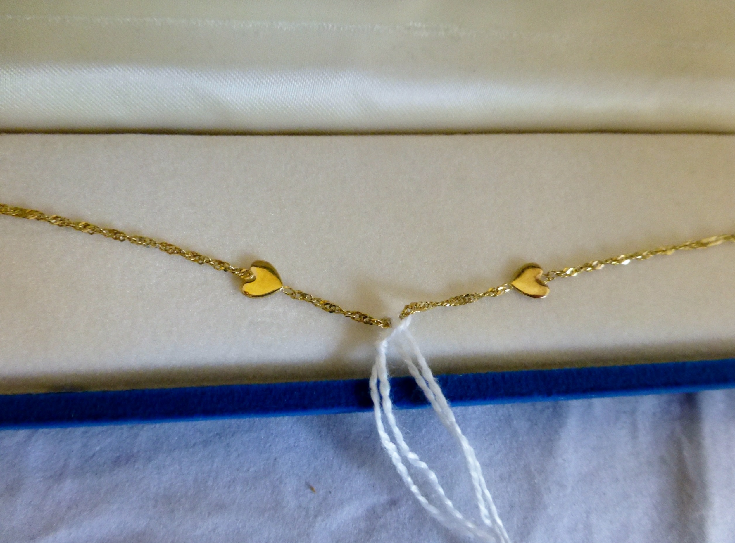 9ct gold heart bracelet AS4