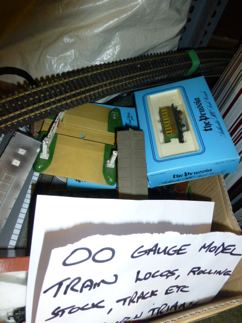 Box of 00 guage locomotives, carriages, track etc