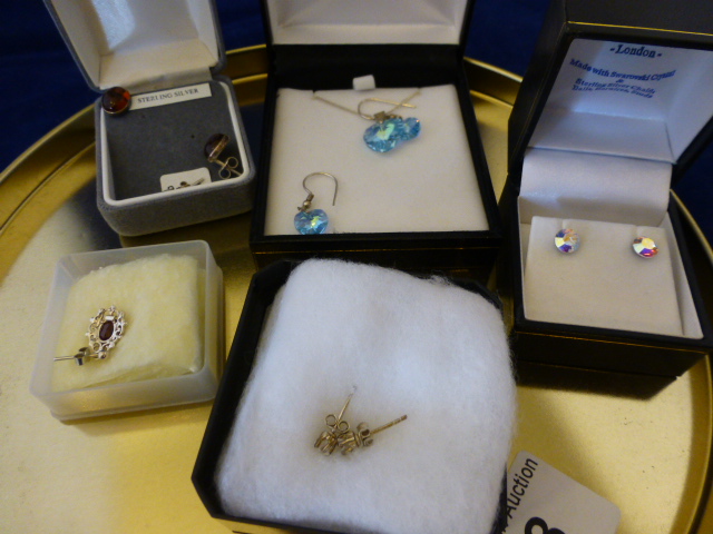 Quantity of sterling silver jewellery mainly earrings