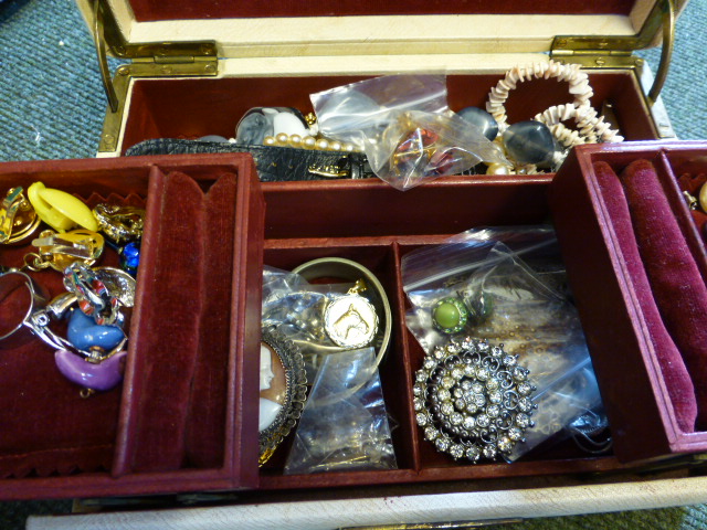 Jewellery box and contents