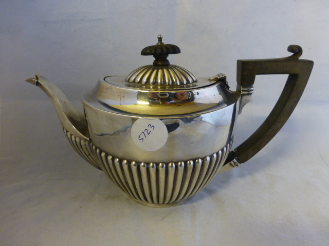 Hallmarked silver teapot, Birmingham 1910, 329g