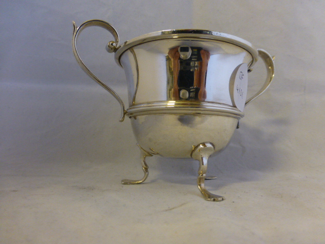 Victorian silver two handled bowl on triform feet, 1899, 126g