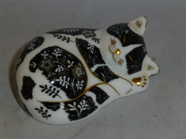 Boxed Royal Crown Derby Collector Guild Misty cat figure with gold stopper