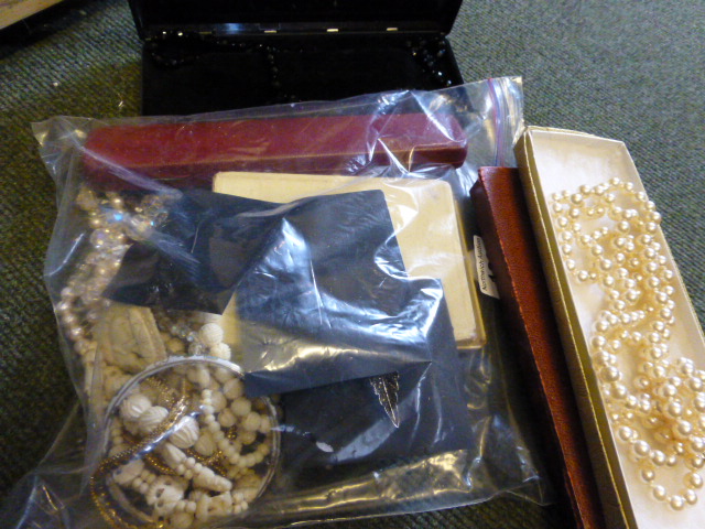 Bag of costume jewellery