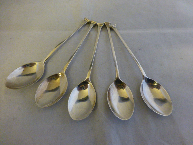 Five hallmarked silver nail head teaspoons, Birmingham 1924, maker D&B, 42g