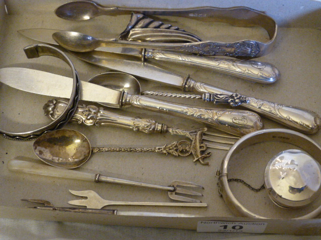 Box of hallmarked silver items, 240g