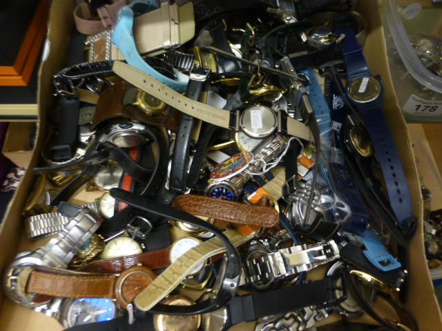 Tray of mixed watches