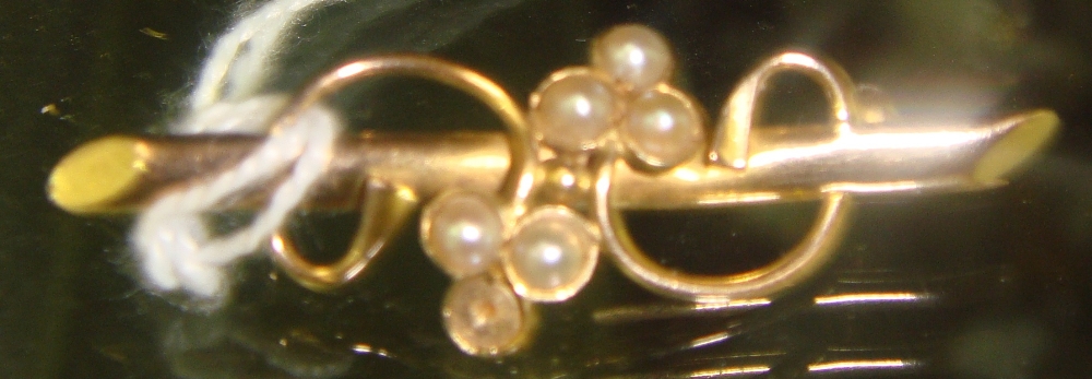 Seed pearl and 15ct gold brooch (secure payment only)