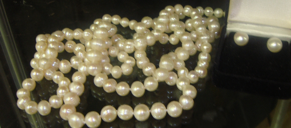 Large string of pearls and gold mounted pearl earrings in case (secure payment only)