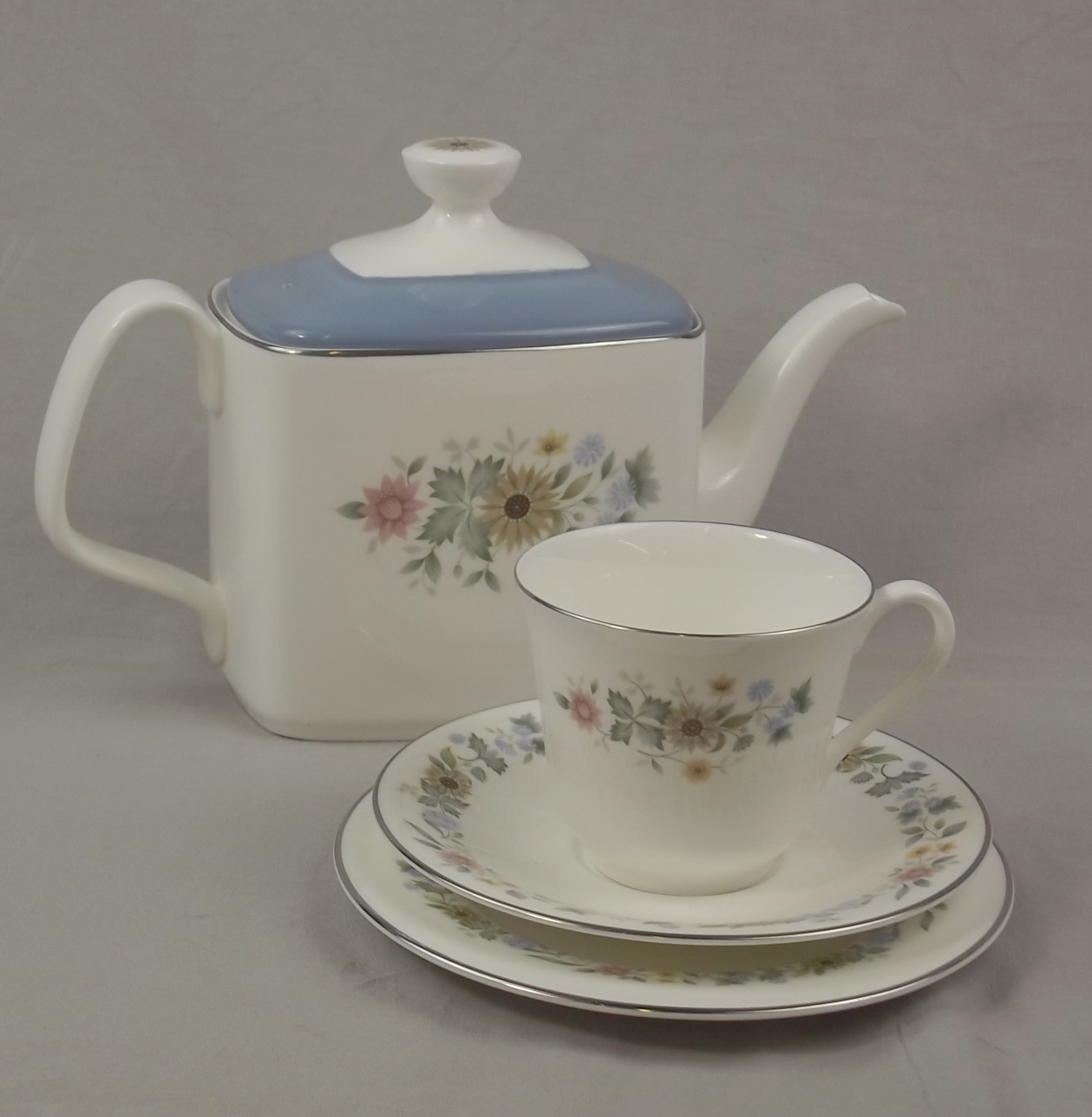 Royal Doulton "Pastorale" Six Setting Tea Set with Teapot
