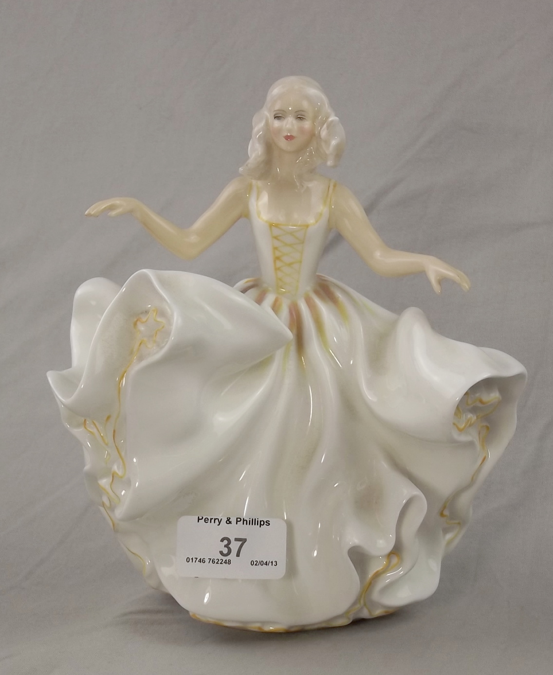 Royal Doulton Figure "Sweet Seventeen" HN 2734.