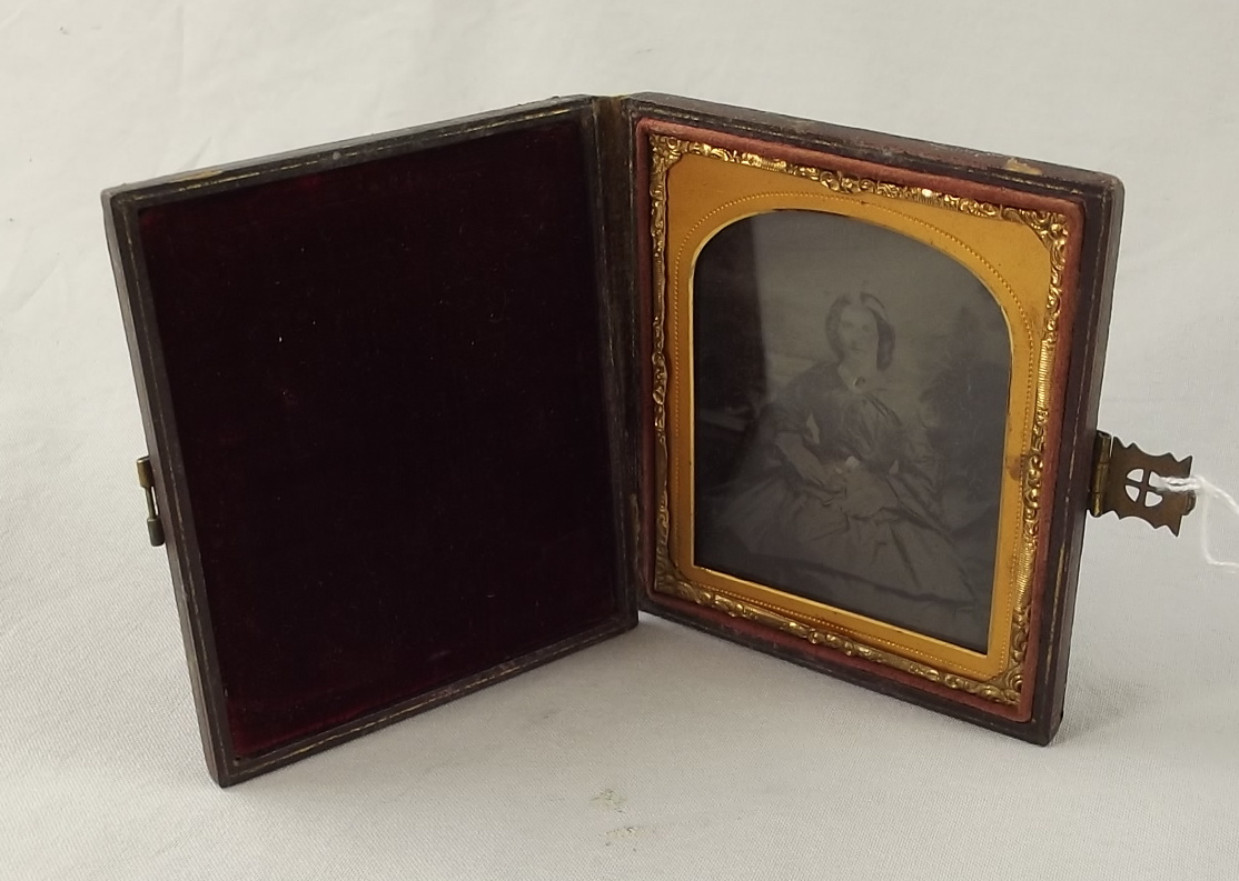 Degaro type Portrait in a case