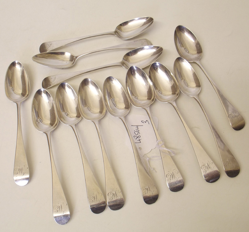 12 Silver tea spoons Condition report: see terms and conditions.