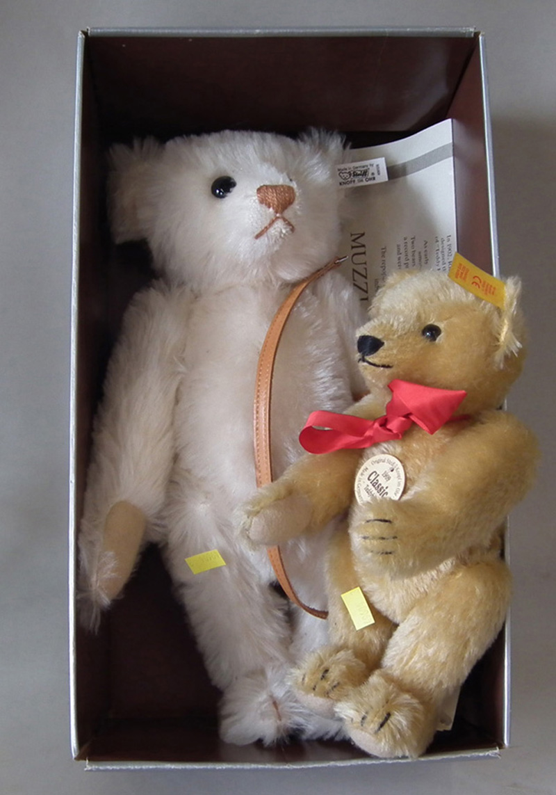 Two Steiff bears. Condition report: see terms and conditions.