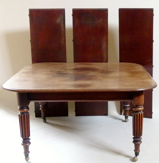 Victorian mahogany extending dining table with three leaves, the squarish top, 138 x 136cm, raised